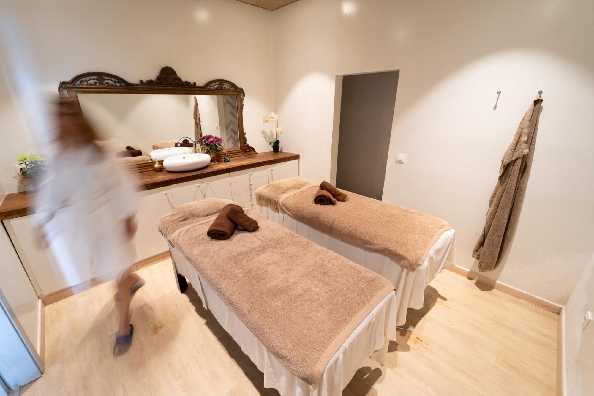 Hotel & Apartaments Thalassa Sport & Spa Roses Ngoại thất bức ảnh